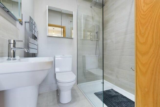 En suite shower