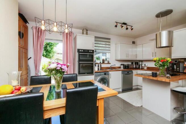 3 bed Terraced for sale Image 4