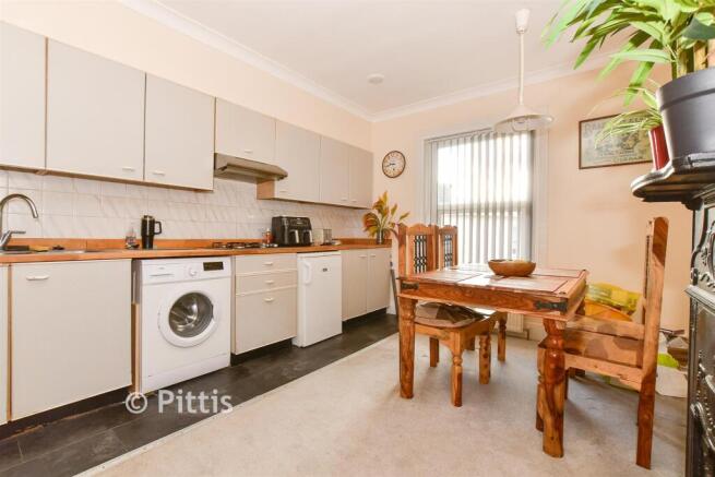 Kitchen/ Dining Room