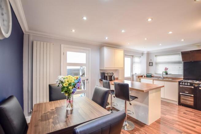 Kitchen/Dining Area