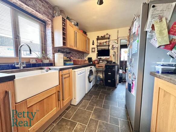 3 bed Semi-Detached for sale Image 7