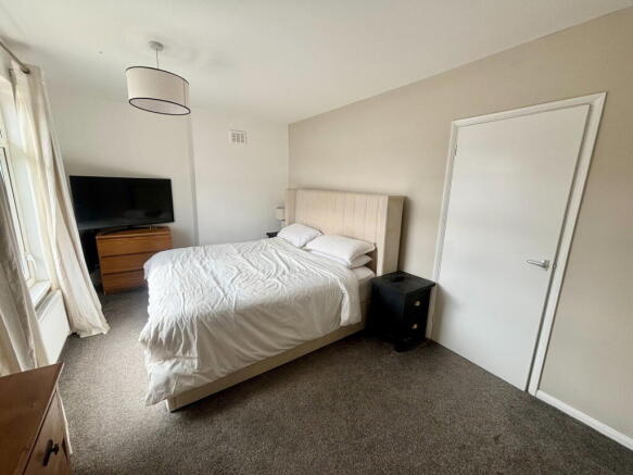 3 bed Semi-Detached to rent Image 5