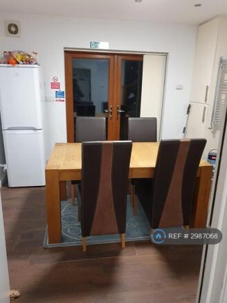 1 bed House Share to rent Image 6