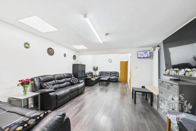 3 bed Terraced for sale Image 5