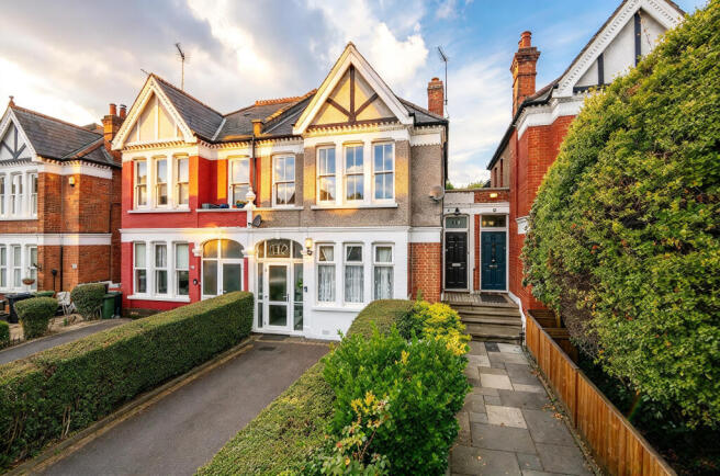 3-bed flat on Valley Road, Lambeth, London, £595,000