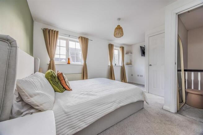 10 Letcombe Place, Horndean-Small-PorticoMarketing
