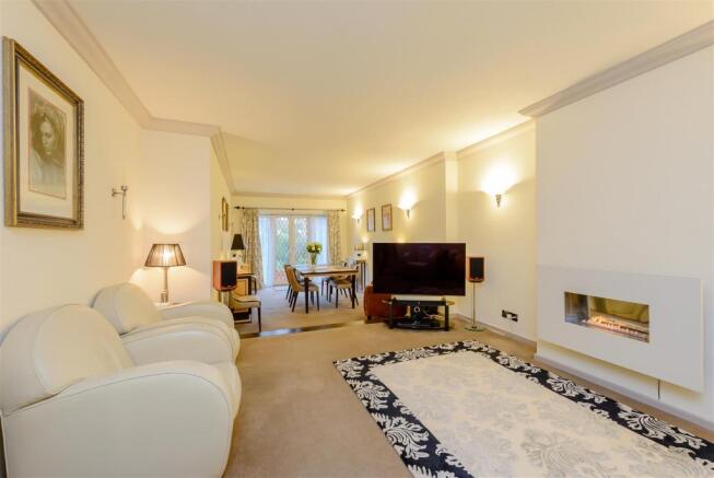 8374493-interior03.jpg