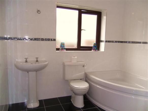 Bathroom Image 2