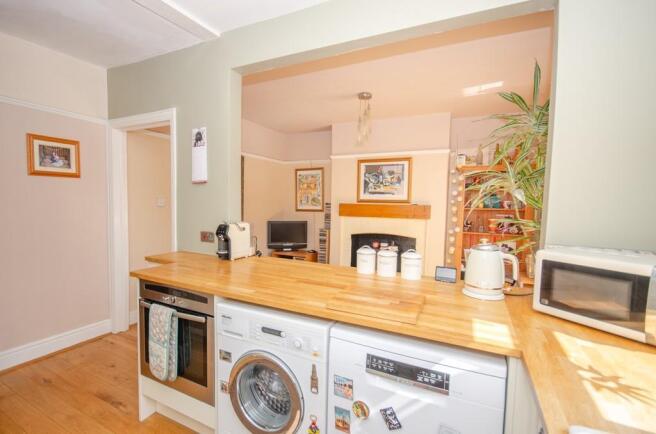 Kitchen pic 2.jpg