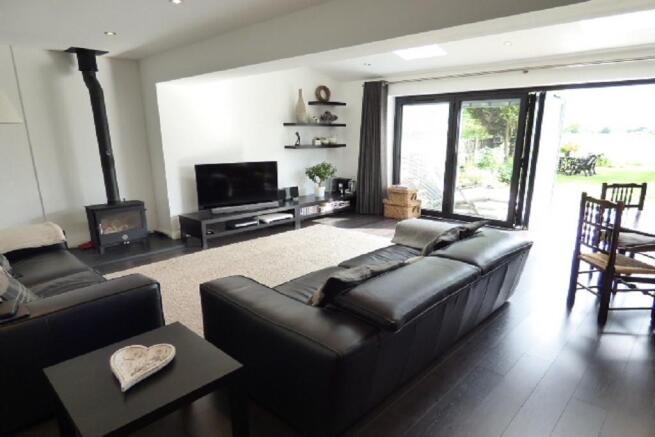 Lounge Dining Room 1