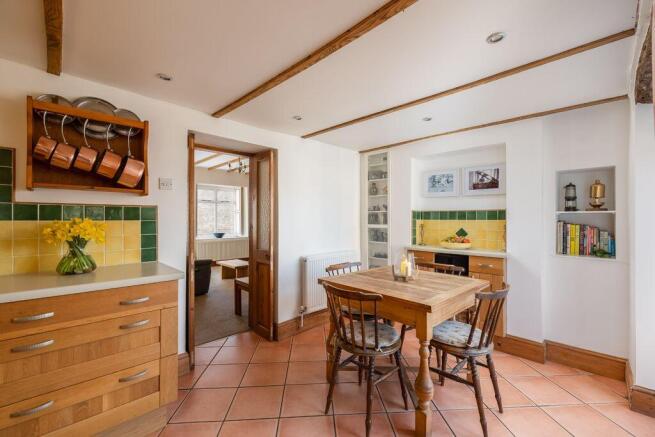 4 bed Semi-Detached for sale Image 6