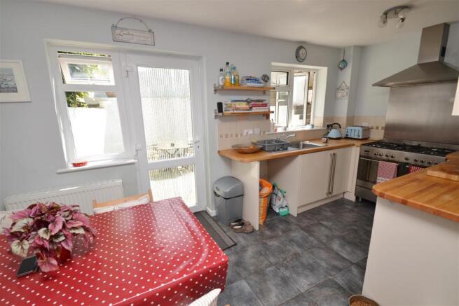 KITCHEN/DINING ROOM