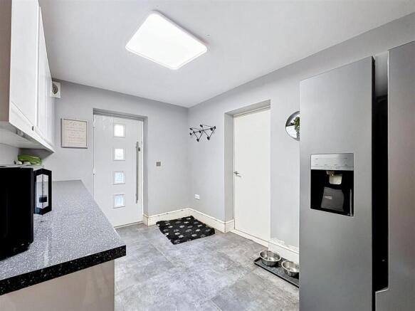 4 bed Detached for sale Image 7