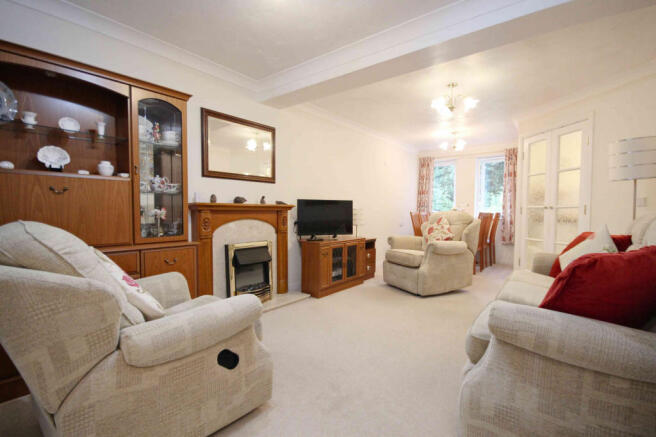 Lounge/Dining Room