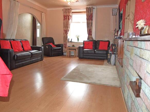 LOUNGE/DINER-PHOTO