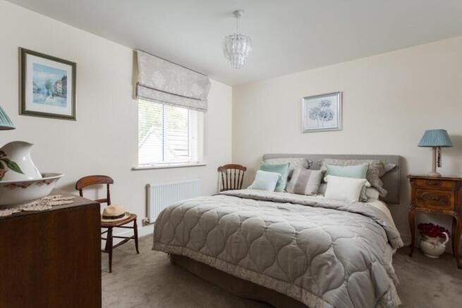 4 bed Detached for sale Image 9