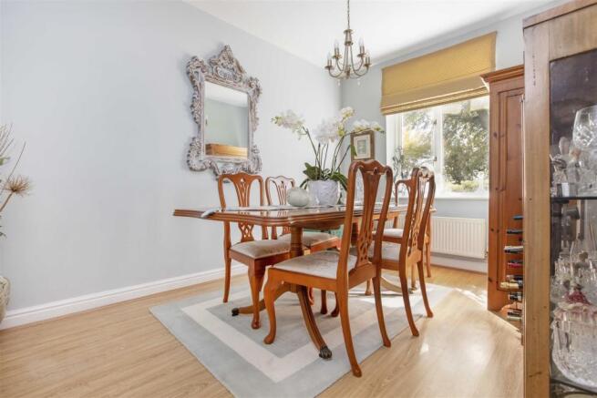4 Dining Room.jpg