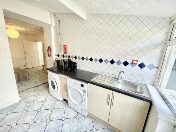 Kitchen (2)