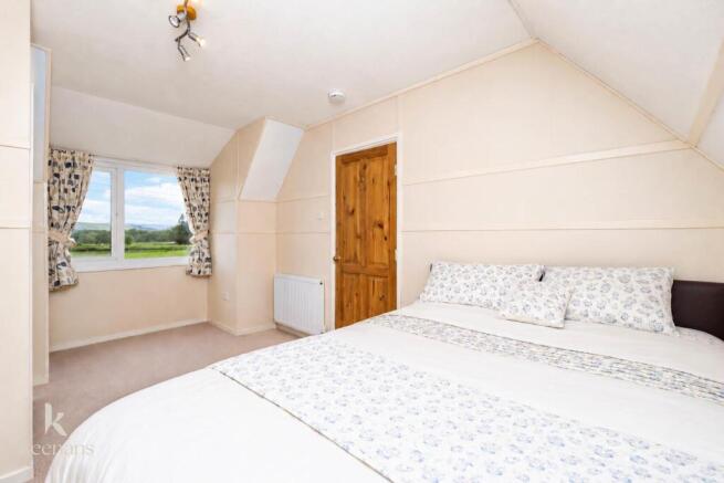 3 bed Semi-Detached for sale Image 7