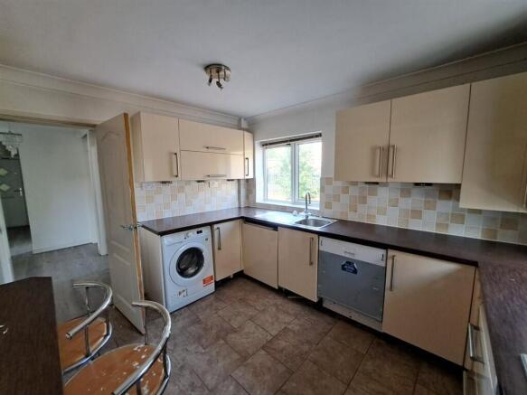 3 bed Flat for sale Image 4