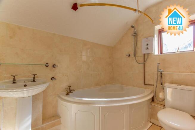 FAMILY BATHROOM:
