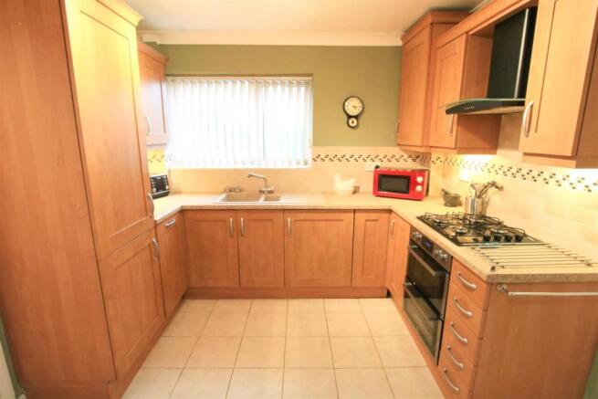 FITTED KITCHEN