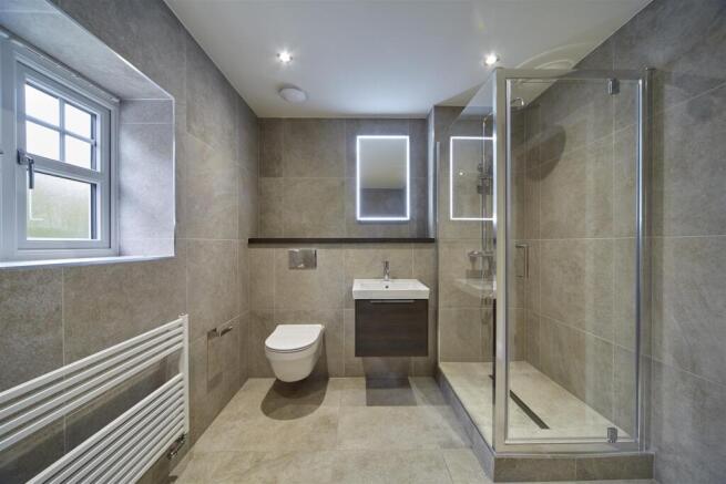 5 bed Detached for sale Image 10