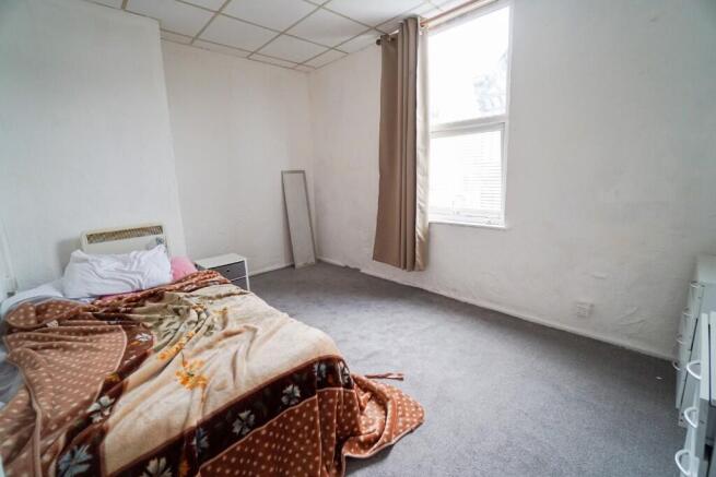bedroom/lounge 