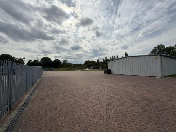 Land to rent Image 3