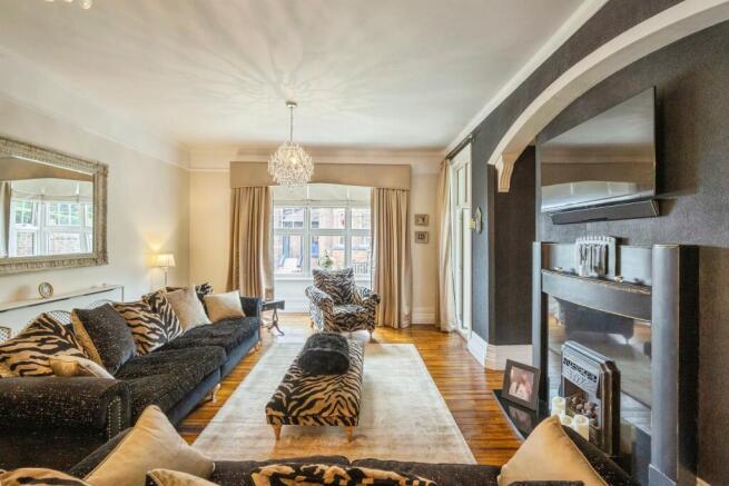 5 bed Semi-Detached for sale Image 6