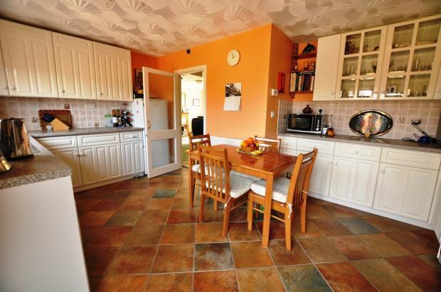kitchen/breakfast