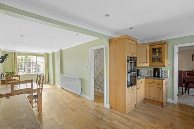 4 bed Detached for sale Image 4