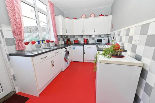 3 bed Semi-Detached for sale Image 4