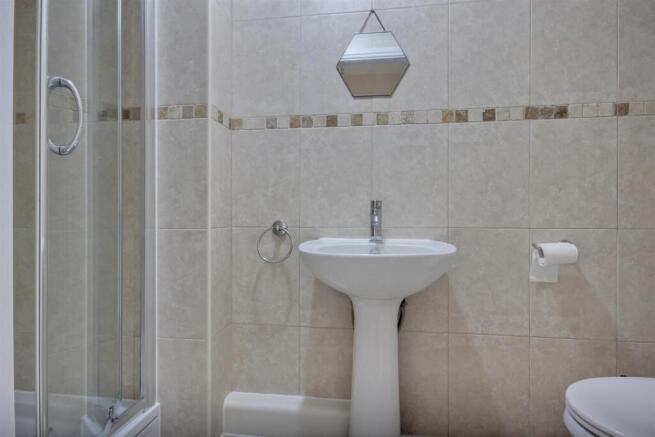 2 bed Apartment for sale Image 7