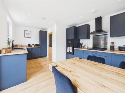 Kitchener Avenue, Linden, Gloucester