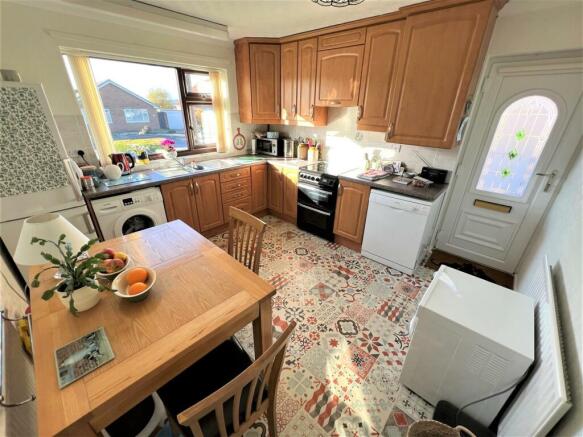 kitchen 1.jpg