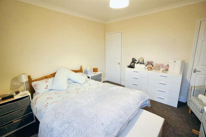 bedroom 1 (2).jpeg
