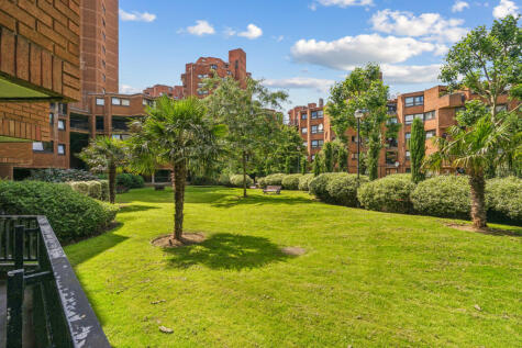 Blantyre Walk,
Worlds End Estate, SW10
