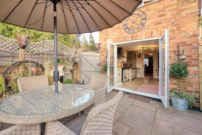 7-4 High St Denford-