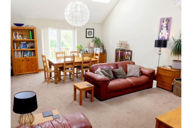 Lounge/Dining Room