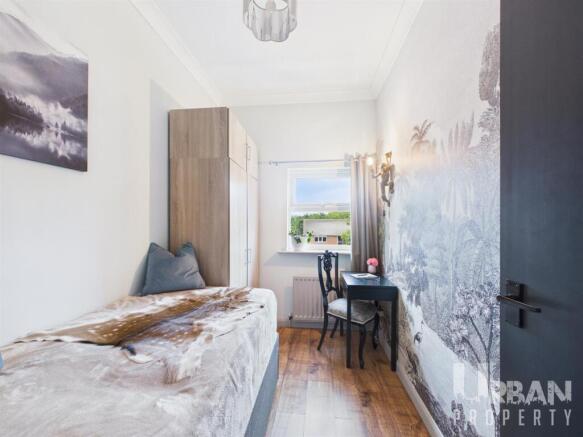3 bed Apartment to rent Image 9
