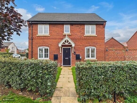 3-bed detached on Craner Road, Castle Donington, Derby, £325,000