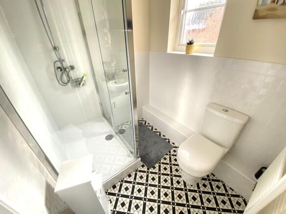 Ensuite shower ro...