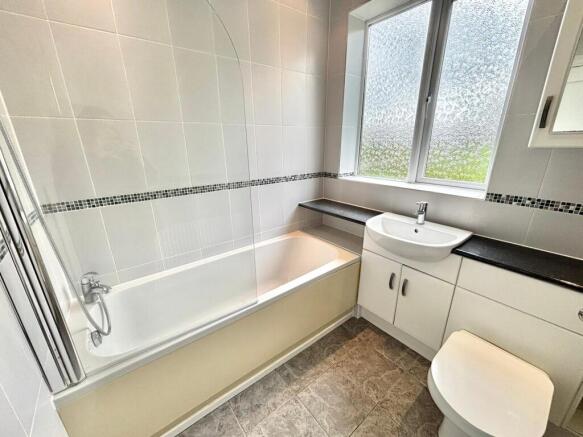 3 bed House to rent Image 9