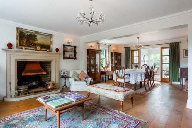 72555_3-Chartwell-Place-Shrewton-Salisbury (6).jpg