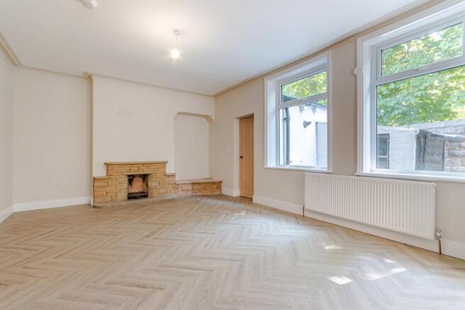 4 bed Detached for sale Image 7