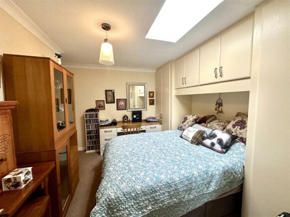 BEDROOM 2