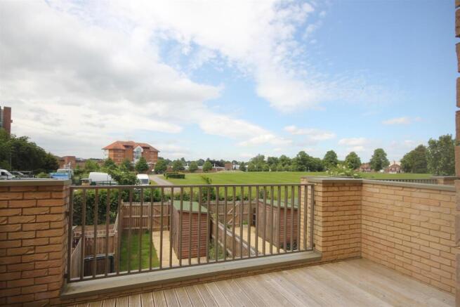 3 bed House to rent Image 8