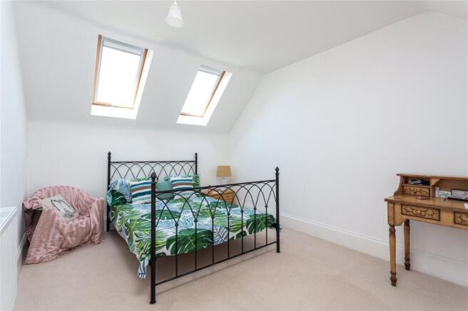 5 bed Detached for sale Image 12