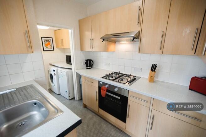 1 bed House Share to rent Image 8